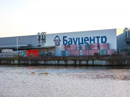 В «Бауцентре» на улице Дзержинского в Калининграде обрушилась часть крыши