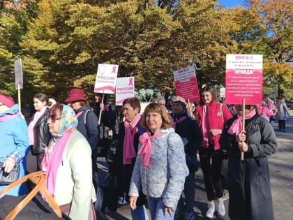 В акции против рака молочной железы участвуют женщины в Калининграде