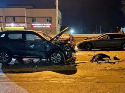 На улице Александра Невского столкнулись четыре иномарки