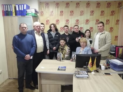Лидия Довыденко представила партийной молодежи сборник "Антология стояния Донбасса"