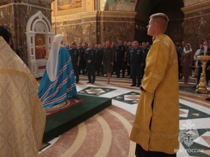 Сотрудники Главного управления приняли участие в молебне перед образом Божией Матери «Неопалимая Купина»