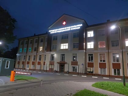 Врачи БСМП Калининграда делают бандажи для отправки в зону СВО