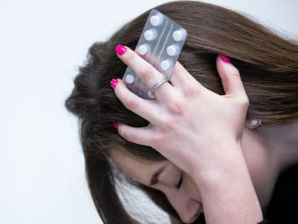 Гинеколог рассказал, как лечить менструальную мигрень