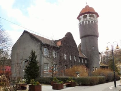 В Светлогорске здание грязелечебницы с водонапорной башней начали готовить к ремонту