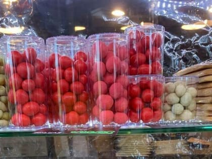 Стоматолог рассказала, кому нельзя есть карамель