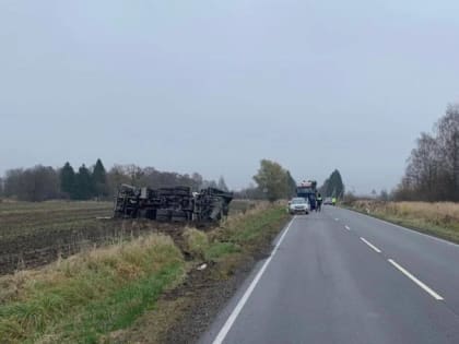 Под Полесском перевернулась фура. Водитель погиб на месте