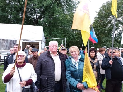 Своих не бросаем