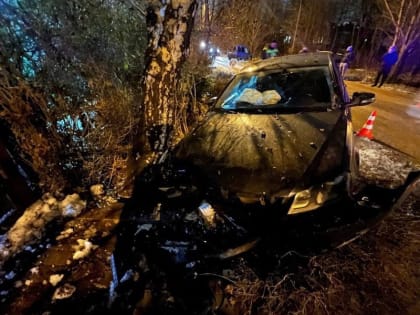 В Калининграде в лобовую столкнулись два авто, пострадал водитель (фото)