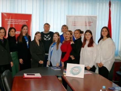 «Классные встречи» – это Всероссийский проект, в рамках которого школьники могут встретиться и задать вопросы ученым, спортсменам, телеведущим, общественным деятелям и известным ли