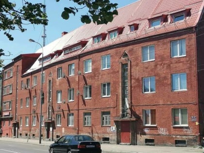 Фонд капремонта приступил к реставрации фасада дома на Нарвской (фото)