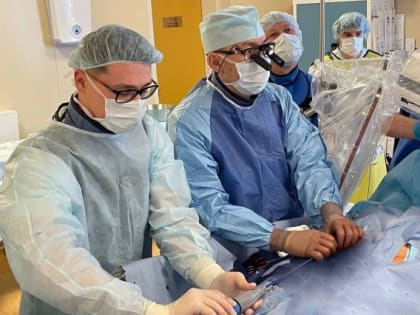 Калининградские врачи провели операцию на работающем сердце 87-летнего мужчины