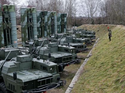 Расчеты ЗРС С-400 отразили ракетный удар условного противника по аэродрому в Калининградской области