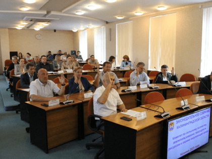 В Заксобрании поддержали запрет на строительство жилых домов на с/х землях, принадлежащих фермерам