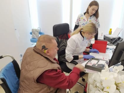 Звуки «на дому»: в Калининграде начали бесплатно менять речевые процессоры