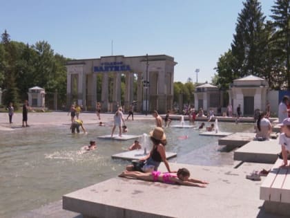 У стадиона «Балтика» появился стихийный городской пляж