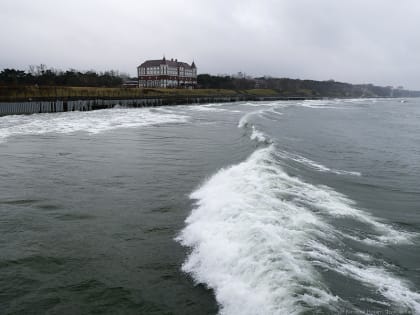 В Пионерском надеются, что апартаменты у центрального спуска к морю построят до конца года