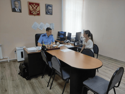 Зам. облпрокурора провел выездной прием граждан и встретился с сиротками