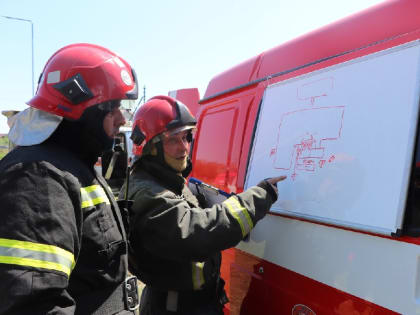 В Славском районе спецтранспорт экстренно выехал к ангарам в Гастеллово