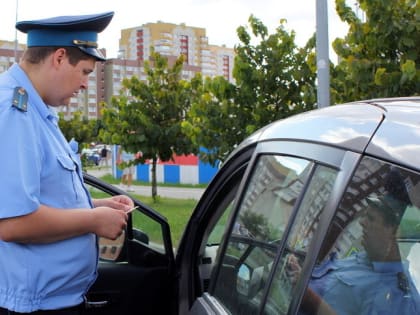 В Калининграде задолжавший 600 тысяч таксист попал на камеры и лишился машины