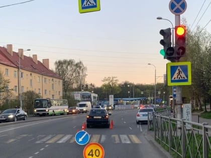 «Выехал на самокате»: в Калининграде на ул. Гагарина «Мерседес» на переходе сбил подростка