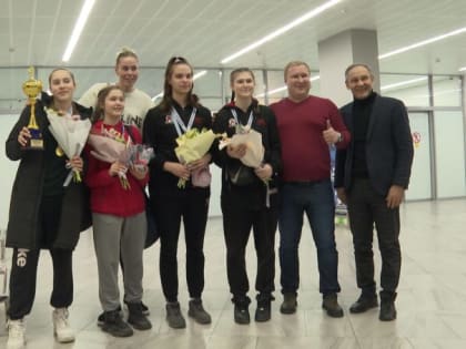 Впервые в истории Калининградской области наши волейболистки в возрасте до 18 лет вернулись домой в ранге чемпионок страны