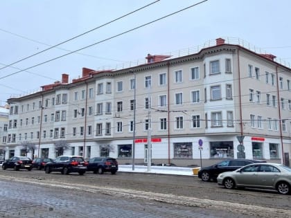 Не только подсветка: в историческом доме на проспекте Мира установили «классические» советские двери (фото)