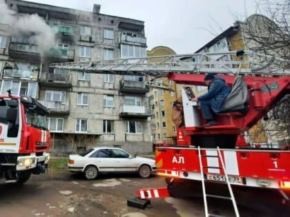 В Васильково из-за пожара в пятиэтажке эвакуировали 14 человек, в том числе 4 детей (фото)