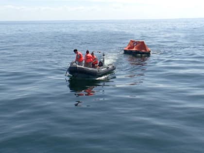 Промысловое судно потерпело крушение в Балтийском море. В соответствии с этой легендой проходили учения по поиску и спасению людей