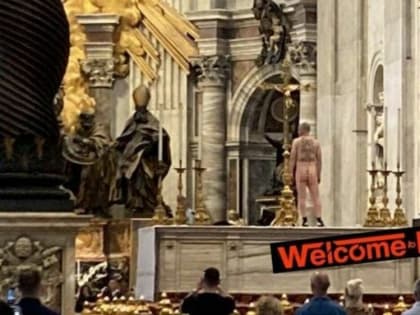 Голый мужчина выступил в соборе Святого Петра в Ватикане