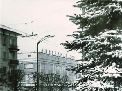 В региональном госархиве показали, как выглядел ТЦ «Маяк» на Театральной больше 40 лет назад (фото)