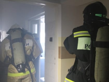 Жители «двушки» на Орудийной улицы в Калининграде встретили первые часы нового года в огне