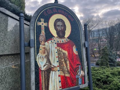 На площади Победы в Калининграде установили две мозаичные иконы (фото)