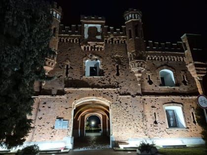 Международные наблюдатели Миссии СНГ в Брестской области посетили мемориальный комплекс «Брестская крепость-герой». Они возложили цветы к вечному огню
