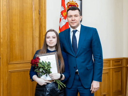 Медикам вручили жилищные сертификаты