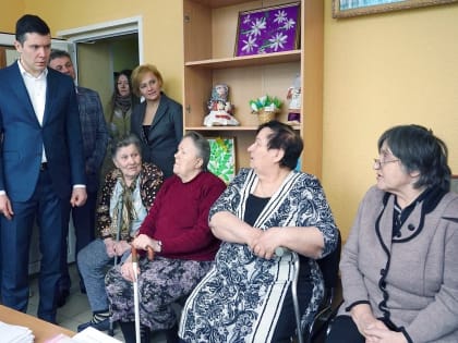 Алиханов встретился с подопечными социального центра «Два поколения»