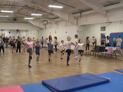 На стадионе «Калининград» у танцоров акробатического рок-н-ролла проходят сборы