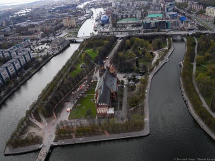 Горвласти: в Калининграде установят еще 117 скамеек и 69 урн