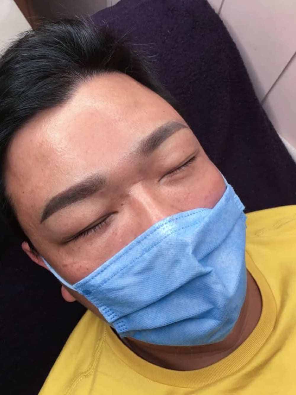 男士霧眉
