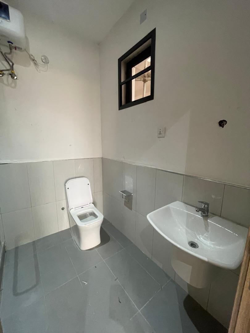 1BEDROOM APARTMENT WITH GYM + POOL - Image 3