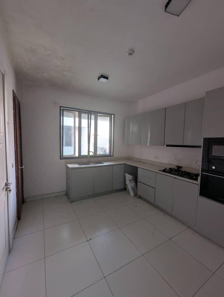 Fabulous-Looking 4bedroom Maisonette + BQ - Image 3