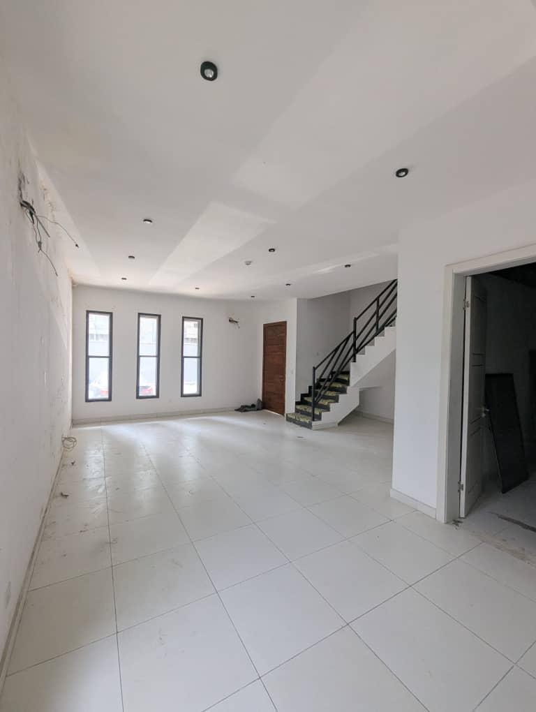 Fabulous-Looking 4bedroom Maisonette + BQ - Image 4