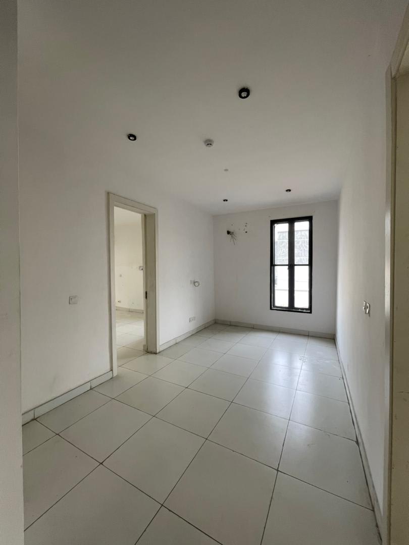 Fabulous-Looking 4bedroom Maisonette + BQ - Image 11