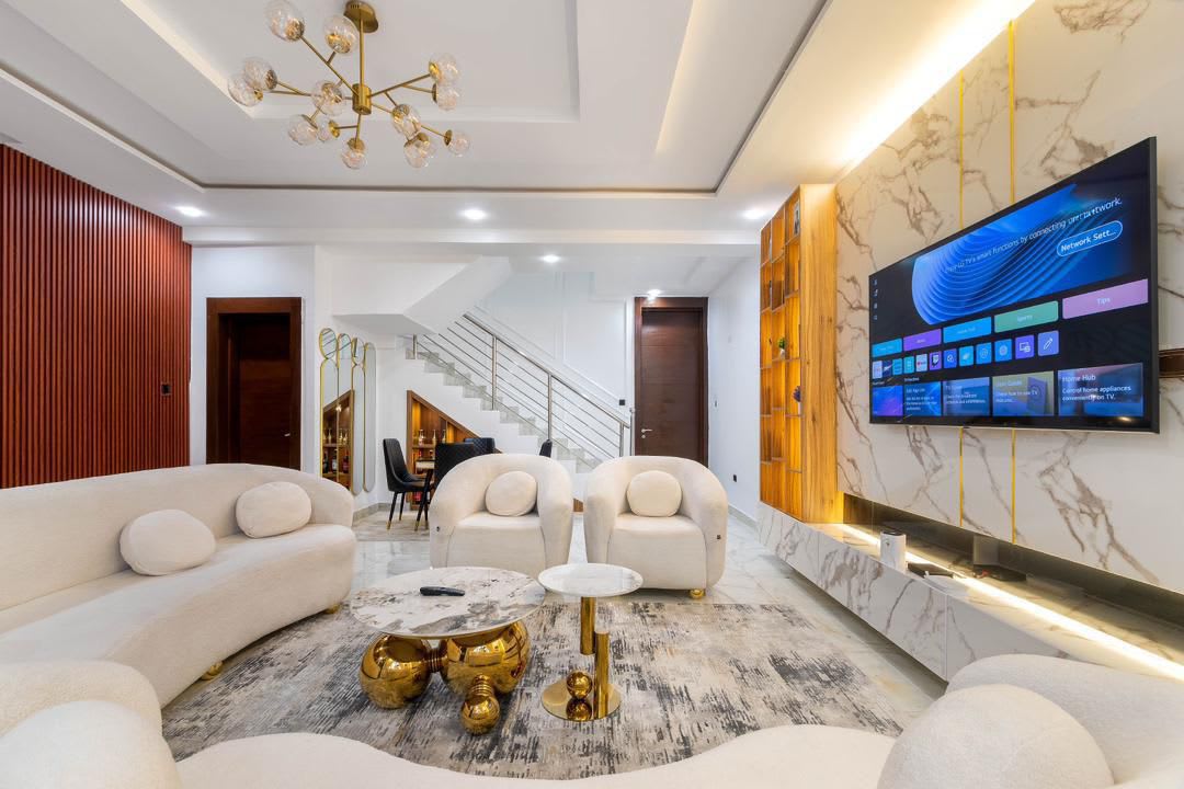 LUXURIOUS FOUR (4) BEDROOM APARTMENT