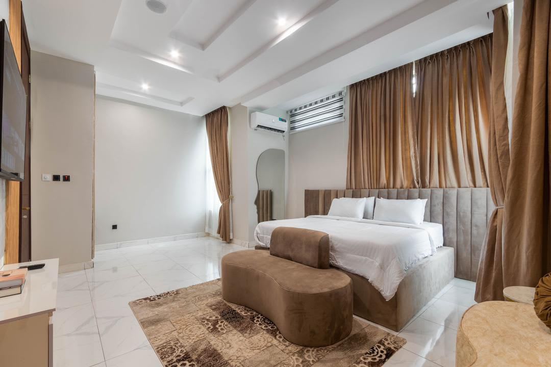 LUXURIOUS FOUR (4) BEDROOM APARTMENT - Image 4