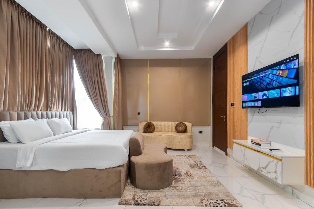 LUXURIOUS FOUR (4) BEDROOM APARTMENT - Image 2