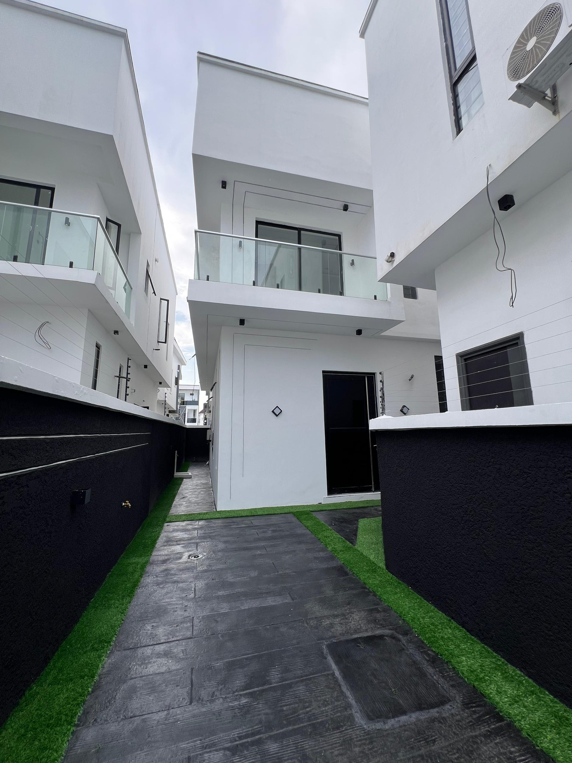 MODERN 4BEDROOM SEMI-DETACHED DUPLEX