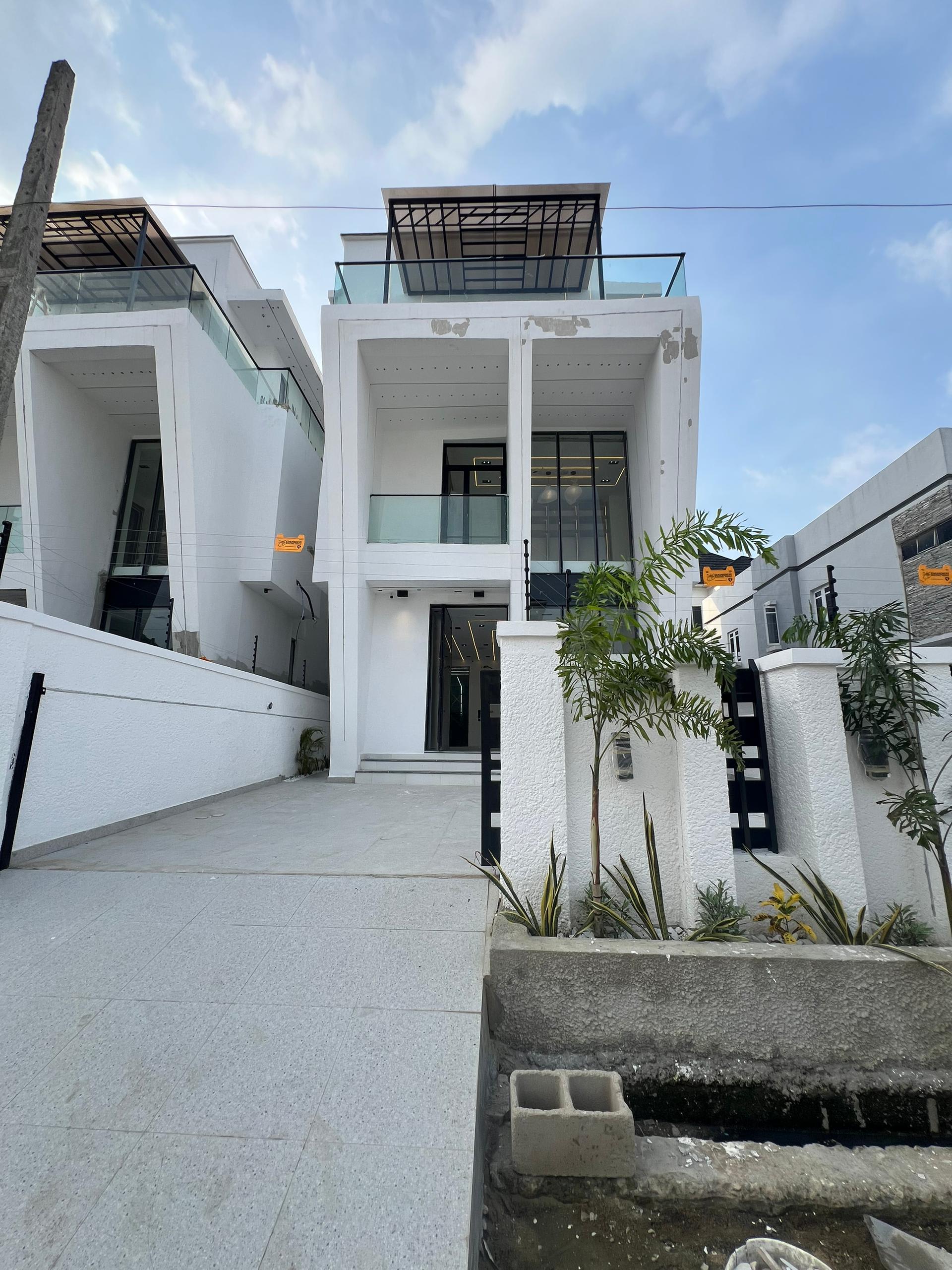 Stunning 4 Bedroom Detached duplex for sale