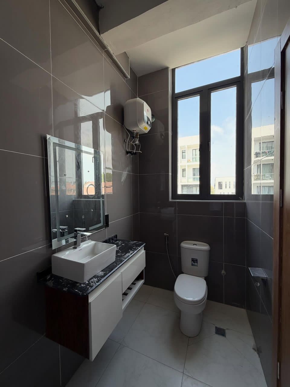 Modern 2 Bedroom Apartment is available for rent - Image 4