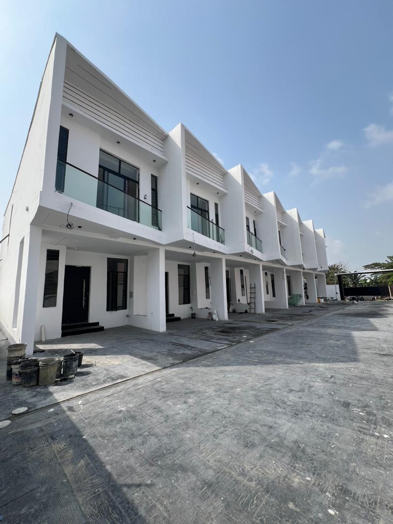 FULLY SERVICED 2 & 4 BEDROOM TERRACED DUPLEX WITH GYM