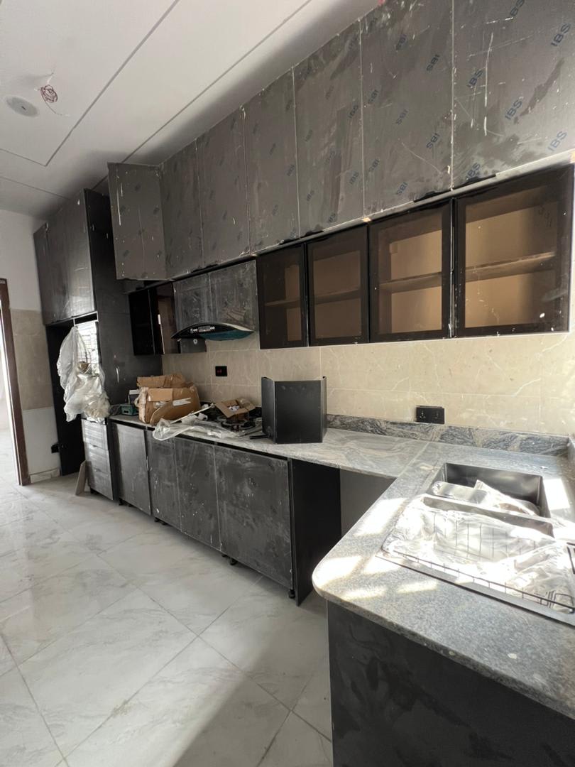 FULLY SERVICED 2 & 4 BEDROOM TERRACED DUPLEX WITH GYM - Image 5